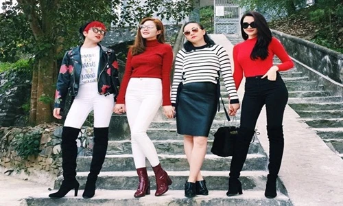 Lộ diện 4 chị em chân siêu dài nhà bạn gái Sơn Tùng