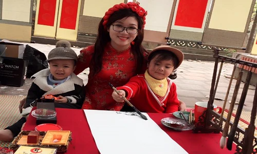 “Cô đồ” xinh đẹp mê hoặc dân mạng ngày đầu năm