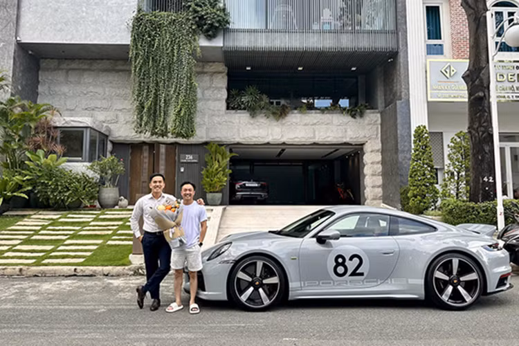 Xe thể thao giới hạn Porsche 911 Sport Classic của Cường Đô la sở hữu khối động cơ 6 xy-lanh, dung tích 3.8 lít, tăng áp kép sản sinh công suất tối đa 542 mã lực và mô-men xoắn cực đại 600 Nm.
