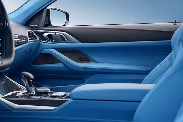 Bovensiepen Zagato trang bị bộ mâm hợp kim kích thước 20 inch tùy chỉnh, bộ giảm chấn Bilstein và hệ thống ống xả titan Akrapovic. Nội thất của mỗi chiếc Bovensiepen Zagato phải mất 130 giờ thực hiện công đoạn bọc da Lavalina hoàn chỉnh.
