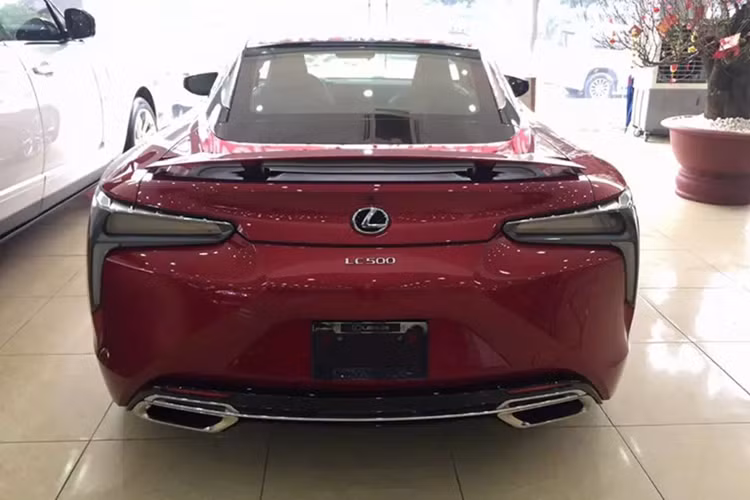 Ngoài chiếc Lexus LC 500 này ra, tại Việt Nam còn có 1 chiếc Lexus LC Coupe khác nhưng thuộc phiên bản hybrid, LC500h và chưa rõ ở đâu. Mức giá lăn bánh của Lexus LC 500 độc nhất tại Việt Nam không được tiết lộ, chỉ biết rằng, tại thị trường nước ngoài xe có giá bán 92.000 USD.