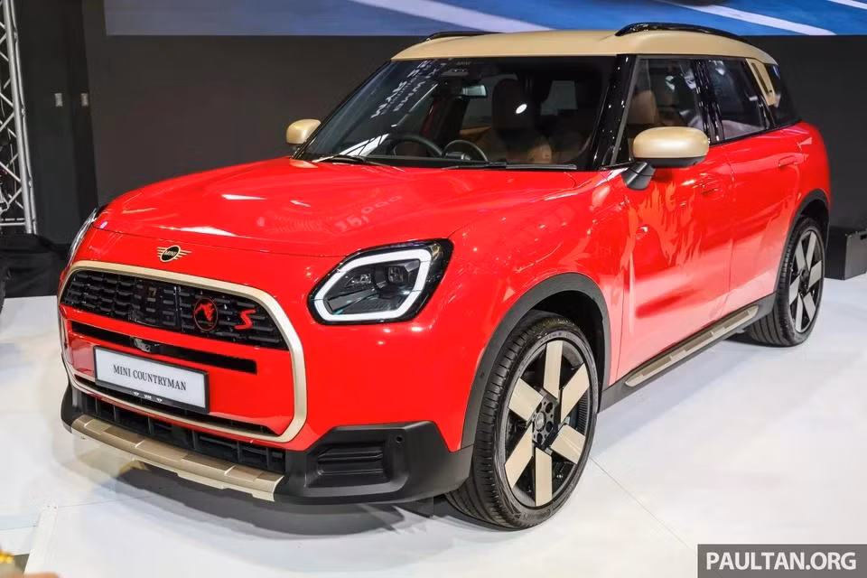 Kỷ niệm năm Bính Ngọ 2026 "Ngựa Lửa", MINI đã giới thiệu chiếc SUV phiên bản giới hạn Countryman S Fiery Stallion Edition tại thị trường Malaysia ﻿với số lượng 12 chiếc.