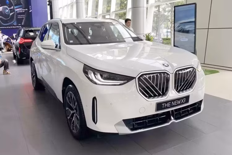 Gói hỗ trợ đỗ xe tự động Parking Assistant Plus thuộc trang bị tiêu chuẩn của xe, được tích hợp các tính năng thông minh như hỗ trợ lùi xe tự động với khả năng ghi nhớ quãng đường lên đến 50m và camera 360 độ.