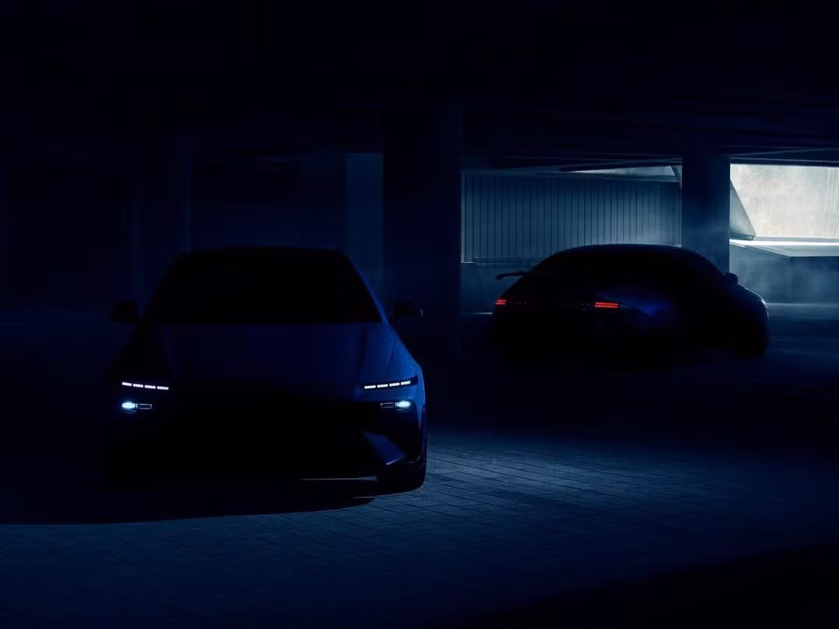 Hyundai vừa tung ra đoạn teaser đầu tiên của Ioniq 6 N, xác nhận mẫu sedan điện hiệu suất cao đang chuẩn bị ra mắt toàn cầu. Xe sẽ chính thức trình làng tại Goodwood Festival of Speed 2025, diễn ra trong tháng 7, nơi từng chứng kiến màn ra mắt ngoạn mục của Ioniq 5 N.