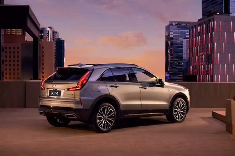 Theo đó, tại thị trường Trung Quốc, Cadillac XT4 có giá khởi điểm chỉ 159.900 Nhân dân tệ, tương đương khoảng 22.200 USD (khoảng 559 triệu đồng). Trong khi đó, ở Mỹ, XT4 có giá khởi điểm gần gấp đôi, từ 40.795 USD.