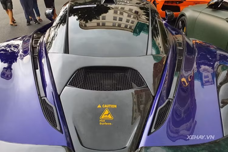 Sau cùng là McLaren 765LT, xe sở hữu khối động cơ V8, dung tích 4.0 lít, tăng áp kép, cho ra công suất tối đa 755 mã lực, cao hơn 45 mã lực so với McLaren 720S. Ngoài ra là siêu xe McLaren 765LT còn có mô-men xoắn cực đại 800 Nm, tăng 30 Nm so với siêu xe McLaren 720S đang giữ nhiều danh hiệu ở các cuộc đua drag 400m hay 800m.