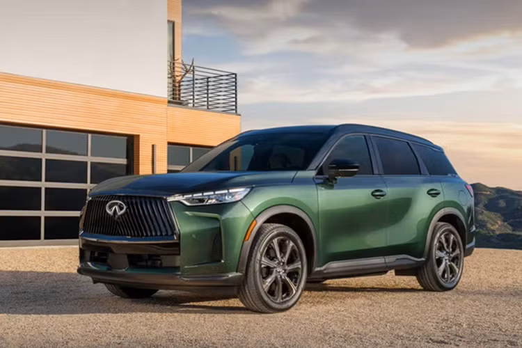 Infiniti cố gắng mang phong cách sang trọng của mẫu SUV QX80 lớn hơn vào người em QX60 - chiếc crossover hạng sang cỡ trung 3 hàng ghế.