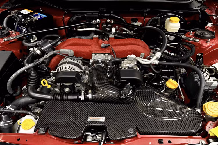Được lấy cảm hứng từ huyền thoại Toyota 2000GT, chiếc xe Toyota 86 mang phong cách fastback 2+2 với kích thước 4.240 x 1.775 x 1.320 mm, trục cơ sở 2.570 mm.