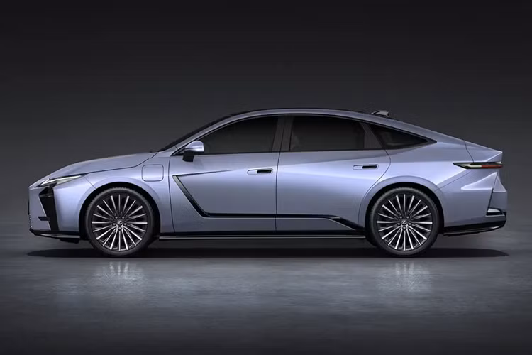 Hiện Lexus chưa công bố phạm vi hoạt động theo chuẩn WLTP tại châu Âu của ES thuần điện. Tuy nhiên, xe được kỳ vọng có thể chạy tối đa 530 km sau mỗi lần sạc đầy. Lexus ES thế hệ mới dự kiến sẽ được bán ra tại châu Âu bắt đầu từ mùa xuân năm sau.