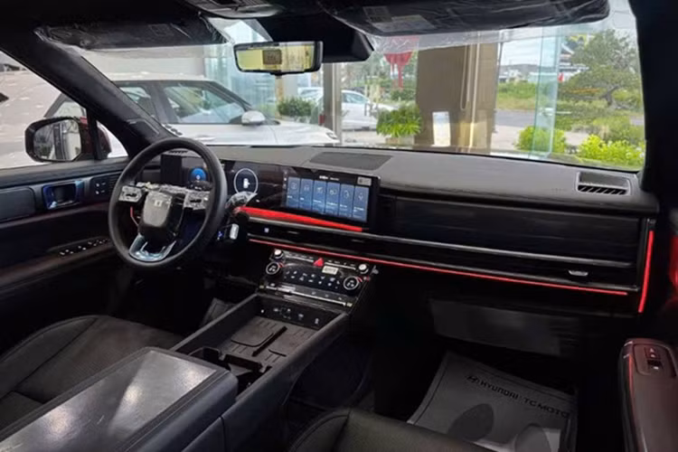 Phát biểu tại sự kiện, ông Kim Sang-sik cho biết: “Nhận được chiếc xe quý giá này từ Hyundai Thành Công Việt Nam, tôi cảm thấy được tiếp thêm sức mạnh và sự thuận tiện trong hành trình di chuyển, đồng thời đây cũng là nguồn động lực lớn để toàn đội nỗ lực thi đấu và hướng tới những thành tích cao hơn trong tương lai.