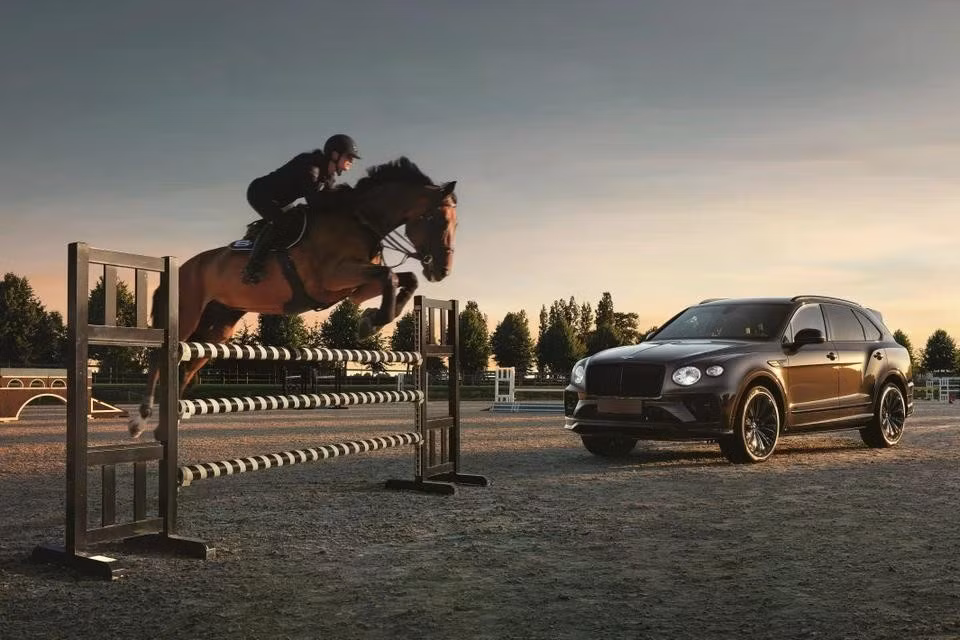 Vào năm 2022, Bentley tiếp tục ra mắt chiếc Bentayga Equestrian Collection. Đặc biệt, chỉ có 10 chiếc được sản xuất và dành riêng cho thị trường Bỉ.