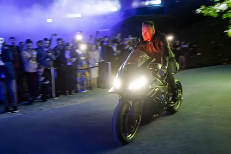 Thiết kế của siêu môtô BMW Concept RR mang hơi hướng kế thừa từ các mẫu superbike trước nhưng vẫn có những điểm mới táo bạo.
