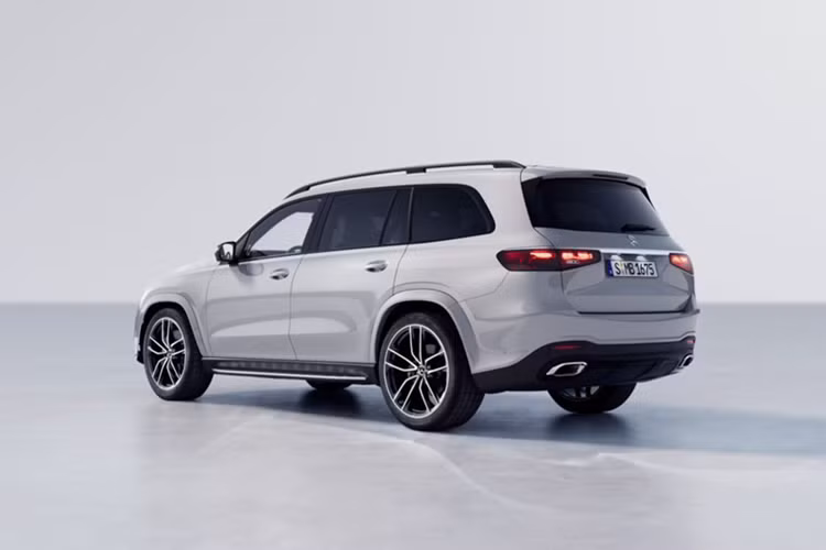 Trong khi đó, GLS 600 Maybach - phiên bản cao cấp nhất đã xuất hiện tại Trung tâm kiểm định khí thải tại Hà Nội, hé lộ khả năng ra mắt thị trường trong thời gian ngắn sắp tới. Ở lần nâng cấp này, GLS 450 2025 được điều chỉnh thiết kế mang phong cách thể thao và hiện đại hơn.