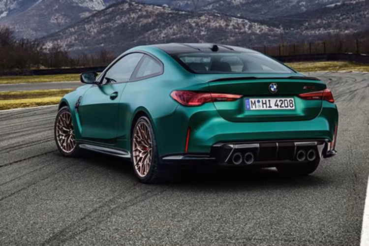 BMW M4 Competition Coupe xDrive 2025 được bán ra với giá 878.800 RM (tương đương 5,4 tỷ đồng), chưa bao gồm bảo hiểm tại Malaysia. Nếu đi kèm gói bảo hành và bảo dưỡng mở rộng 5 năm, giá xe sẽ là 930.900 RM (tương đương 5,71 tỷ đồng).