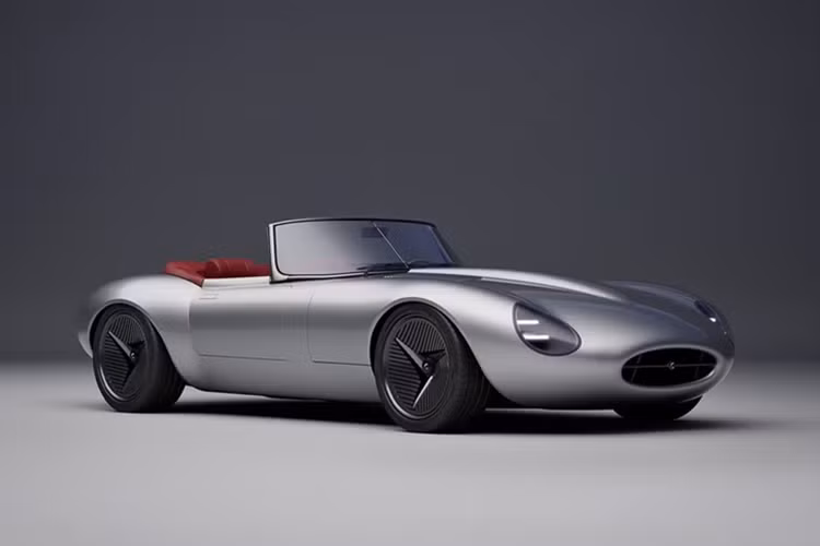 Ian Stuart Callum là nhà thiết kế ôtô nổi tiếng, từng làm việc cho các thương hiệu lớn như Ford, TWR, Jaguar và Land Rover. Ông cũng là nhà thiết kế chịu trách nhiệm chính với nhiều mẫu xe biểu tượng như Ford Escort RS Cosworth, Aston Martin DB7, Jaguar F-Type, C-X75 Concept...