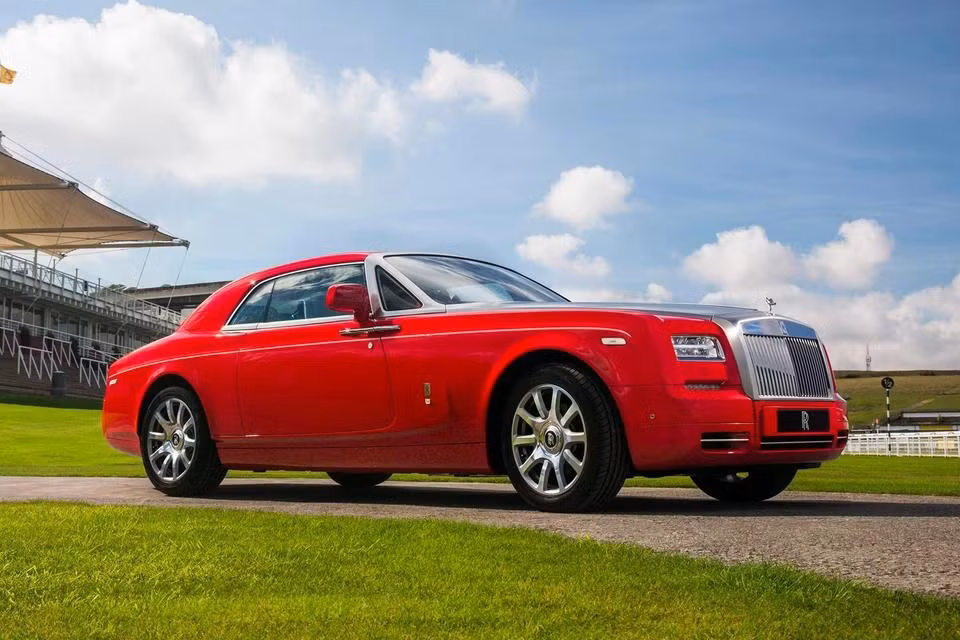 Trong tiếng Ả Rập, "Al-Adiyat" là tiếng vó ngựa va mạnh vào đá. Rolls-Royce cũng ra mắt bộ sưu tập Al-Adiyat Collection dành cho dòng Phantom và Wraith vào năm 2015.