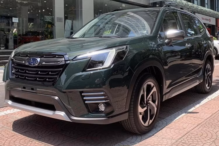 Ngoài ra, đây còn là mẫu SUV cỡ C hiếm hoi tại Việt Nam được trang bị hệ dẫn động AWD tiêu chuẩn. Xe sử dụng động cơ Boxer 4 xi-lanh, dung tích 2.0L với công suất tối đa 154 mã lực và mô-men xoắn cực đại 196 Nm. Động cơ đi kèm hộp số biến thiên vô cấp với 7 cấp số ảo.