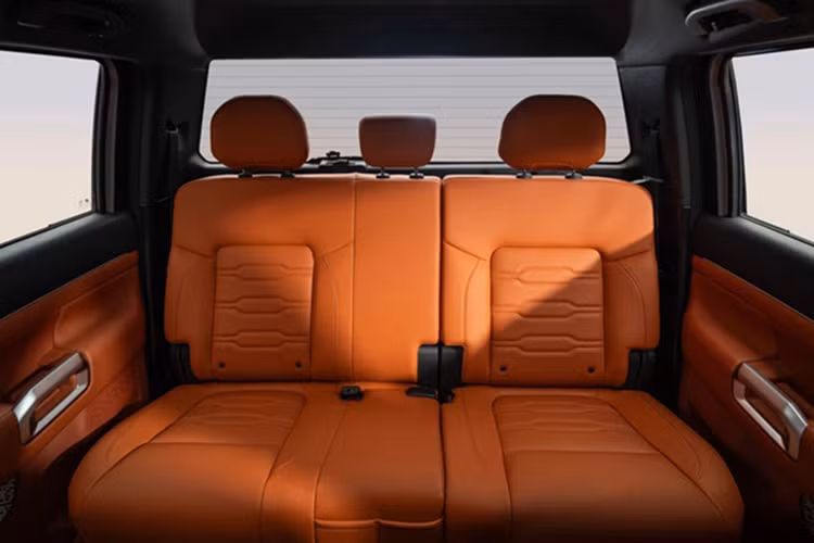 "Trái tim" của Zhengzhou Nissan Z9 GE PHEV là hệ truyền động hybrid cắm sạc, kết hợp động cơ xăng tăng áp 1.5L với một mô-tơ điện. Tùy phiên bản, xe sẽ có tổng công suất 322 mã lực hoặc 429 mã lực trong khi mô-men xoắn cực đại đạt 800 Nm.