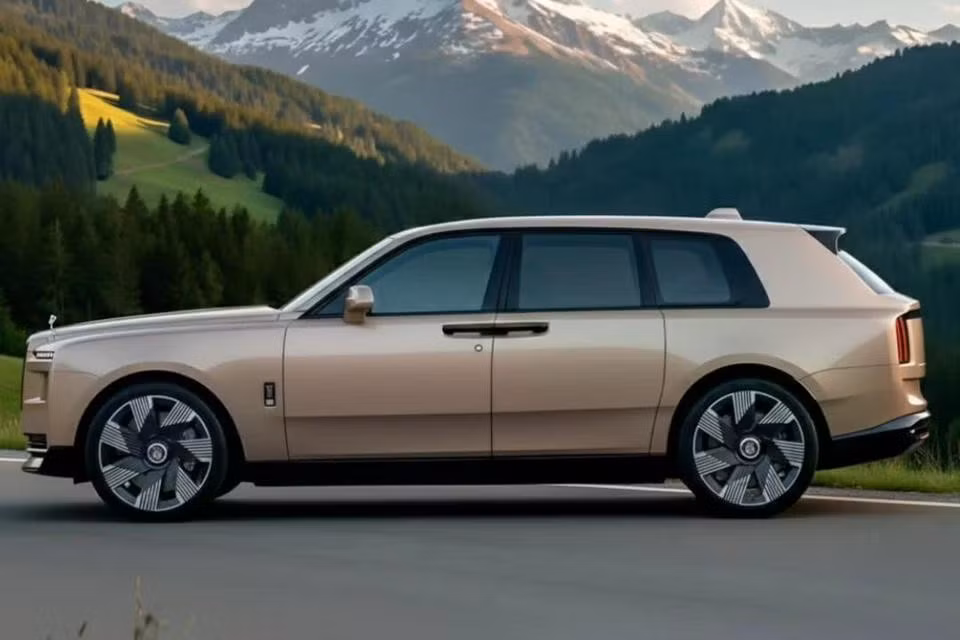 Các hình ảnh thực tế cho thấy chiếc Rolls-Royce thuần điện thứ hai sẽ có thiết kế đèn hậu dạng dọc với ít những đường nét cắt xẻ ở đuôi so với phiên bản Cullinan Series II.