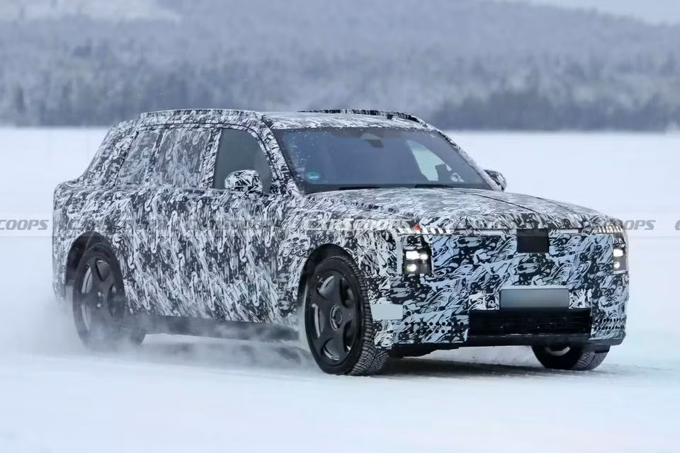 Hiện tại, Rolls-Royce vẫn chưa xác nhận bất kỳ thông tin nào về thế hệ tiếp theo của Cullinan. Tại Việt Nam, Rolls-Royce Cullinan Series II và Cullinan Series II Black Badge có mức giá khởi điểm lần lượt là 36,69 tỷ đồng và 41,99 tỷ đồng.