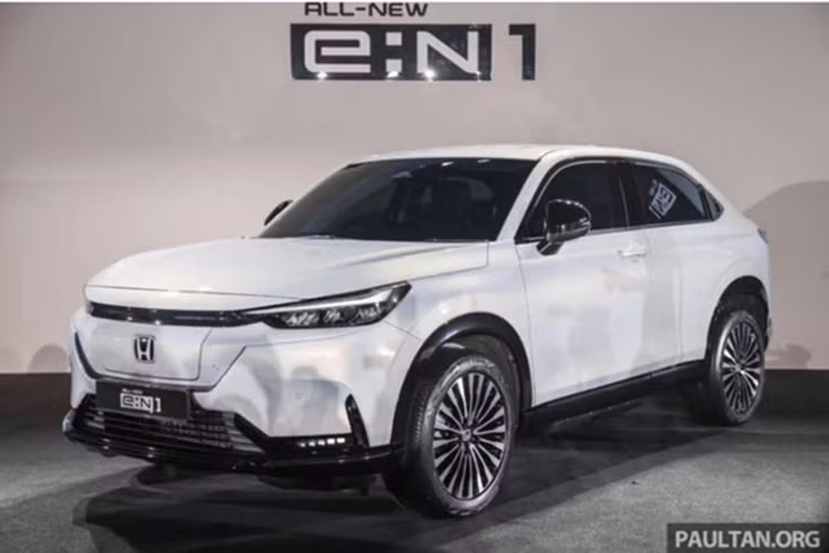 Honda e:N1 2025 mới là mẫu SUV điện hạng B được nhập khẩu nguyên chiếc (CBU) từ Trung Quốc, do liên doanh Dongfeng Honda sản xuất.