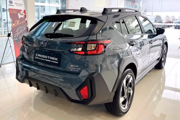 Với giá ưu đãi 999 triệu đồng, đây là lần thứ 2 kể từ khi ra mắt giá bán Subaru Crosstrek khởi điểm dưới 1 tỷ đồng. Trong khi phiên bản e-Boxer Hybrid lần đầu tiên có giá bán thấp kỷ lục.