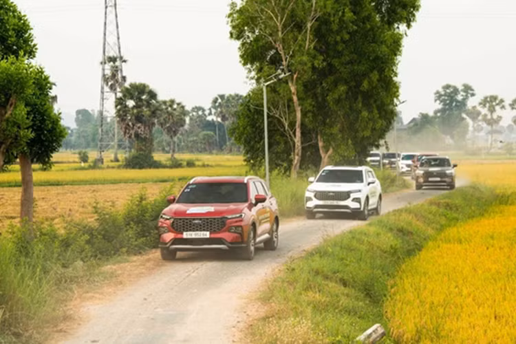 Đáng chú ý, mức giá sau ưu đãi của Territory bản Trend hiện còn thấp hơn các mẫu xe nằm ở phân khúc dưới như: Hyundai Creta bản Cao cấp và Mitsubishi Xforce Ultimate, đều có giá khoảng 705 triệu đồng.