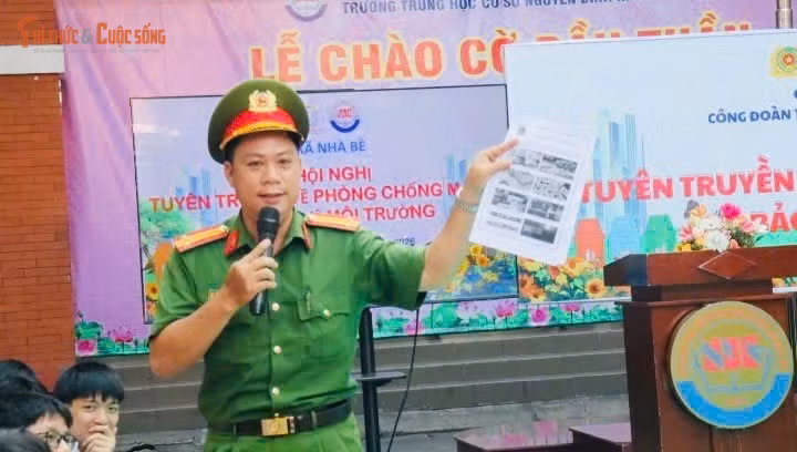 Đặc biệt ý nghĩa khi lực lượng Công an TP HCM đã khuyến cáo đến các em học sinh về trào lưu đang khiến không ít học sinh làm theo: Độ, chế xe đạp điện. Đây là hành vi cực kỳ nguy hiểm và thực tế đã xảy ra những vụ tai nạn đáng tiếc, trả giá bằng chính sinh mạng của các em...