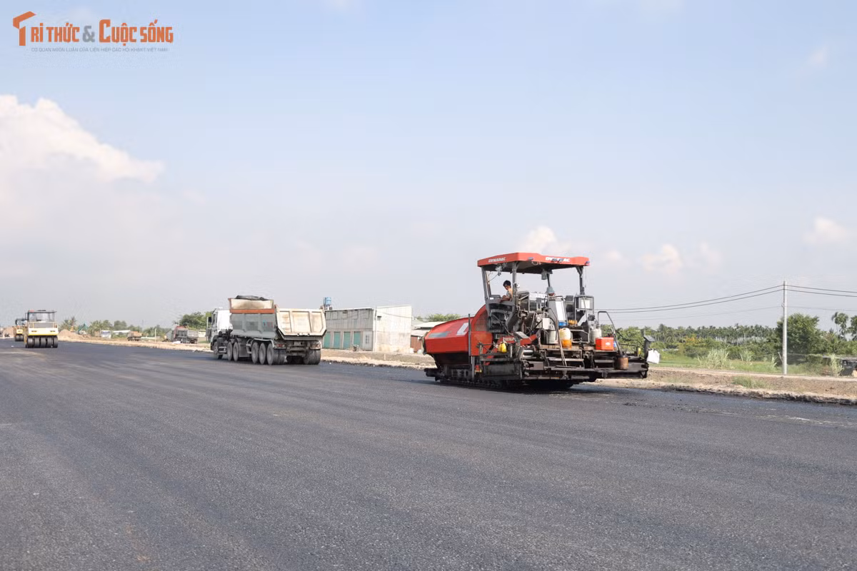 Theo kế hoạch, chủ đầu tư đặt mục tiêu hoàn thành khoảng 40/70 km tuyến chính vào ngày 30/9/2026 và đưa toàn bộ dự án về đích vào cuối năm 2026.