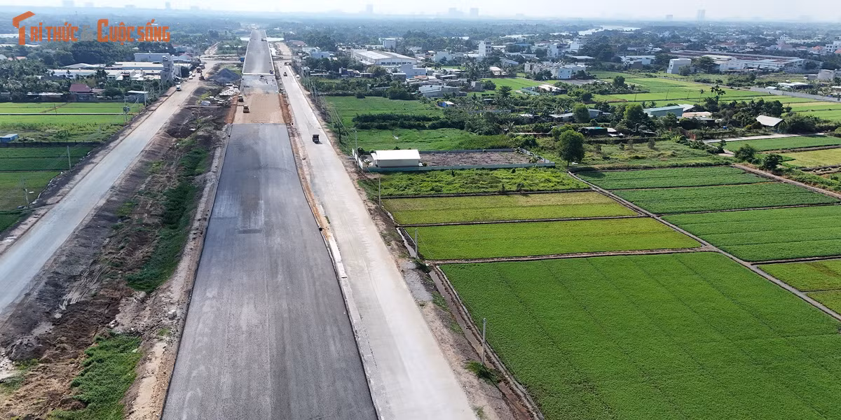 DAVĐ3 TP HCM là công trình giao thông trọng điểm kết nối liên vùng khu vực phía Nam, đang được đẩy nhanh tiến độ thi công với mục tiêu hoàn thành toàn tuyến vào cuối năm 2026.
