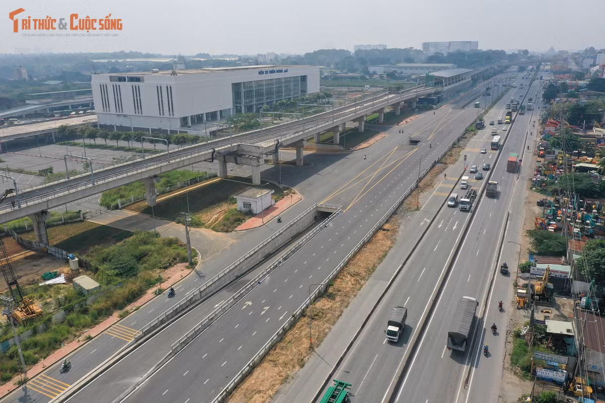 Hầm chui trước bến xe Miền Đông mới dài 670m, nằm bên phải quốc lộ 1 hướng từ TP HCM đi Đồng Nai. Công trình được khởi công đầu năm 2020 và đưa vào sử dụng vào tháng 1/2023 với tổng vốn đầu tư 75 tỷ đồng.