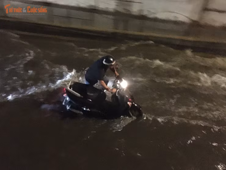 Kể từ khi đưa vào khai thác, hầm chui liên tục xảy ra sự cố ngập nước sau mưa.