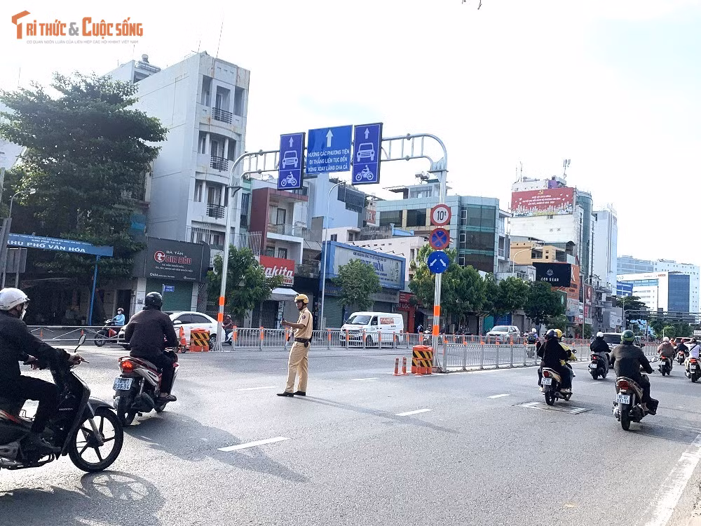 Lực lượng CSGT Đội Tân Sơn Nhất (Phòng CSGT - PC08, Công an TP HCM) có mặt xuyên suốt để làm nhiệm vụ điều hành giao thông.