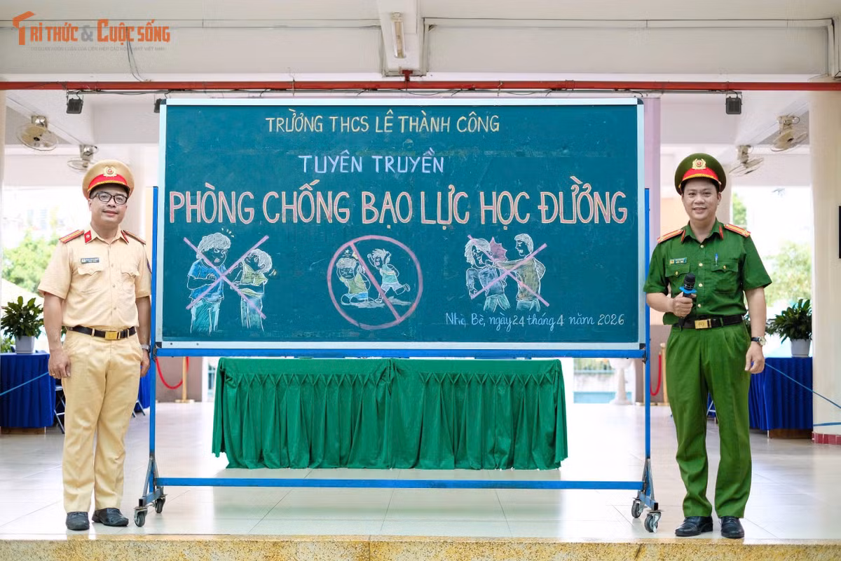 Đây là buổi ngoại khoá Tuyên truyền của lực lượng Công an về trật tự An toàn giao thông (ATGT) và trật tự xã hội (TTXH) cho học sinh các cấp trên toàn địa bàn TP HCM.