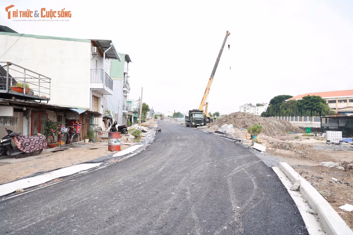 Bà Trần Thị Liễu, gần 70 tuổi, cho biết bà đến sinh sống tại khu vực này từ năm 1975. Khi đó, khu vực còn thưa thớt, dòng rạch Xuyên Tâm khá sạch và người dân sử dụng nước cho nhiều sinh hoạt hằng ngày.