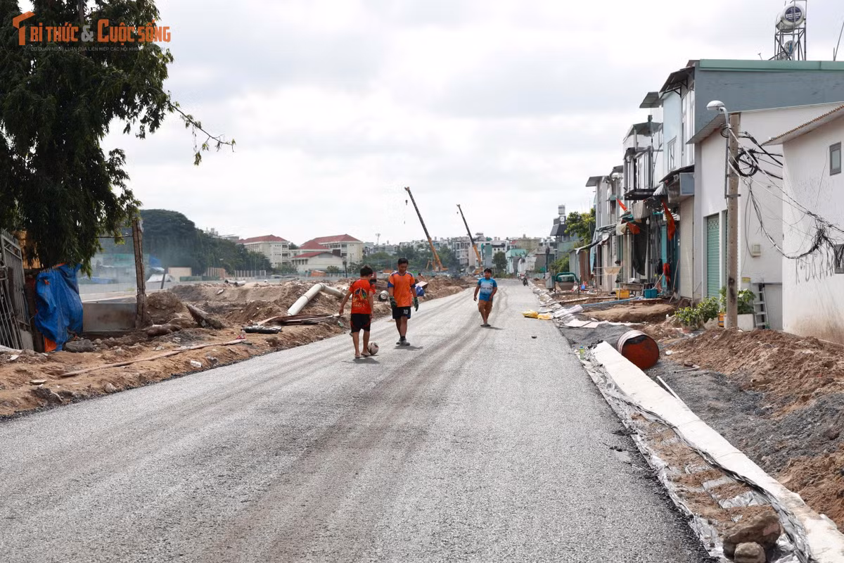 Bên cạnh việc mở đường, người dân kỳ vọng khu vực ven rạch tiếp tục được đầu tư cây xanh và không gian công cộng.