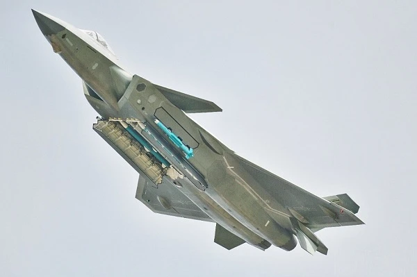 Điểm sáng nhất của tiêm kích Su-57 lại là "đòn chí tử" với J-20