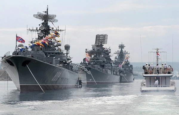 Hạm đội Biển Đen có gì để chọi tàu chiến NATO?