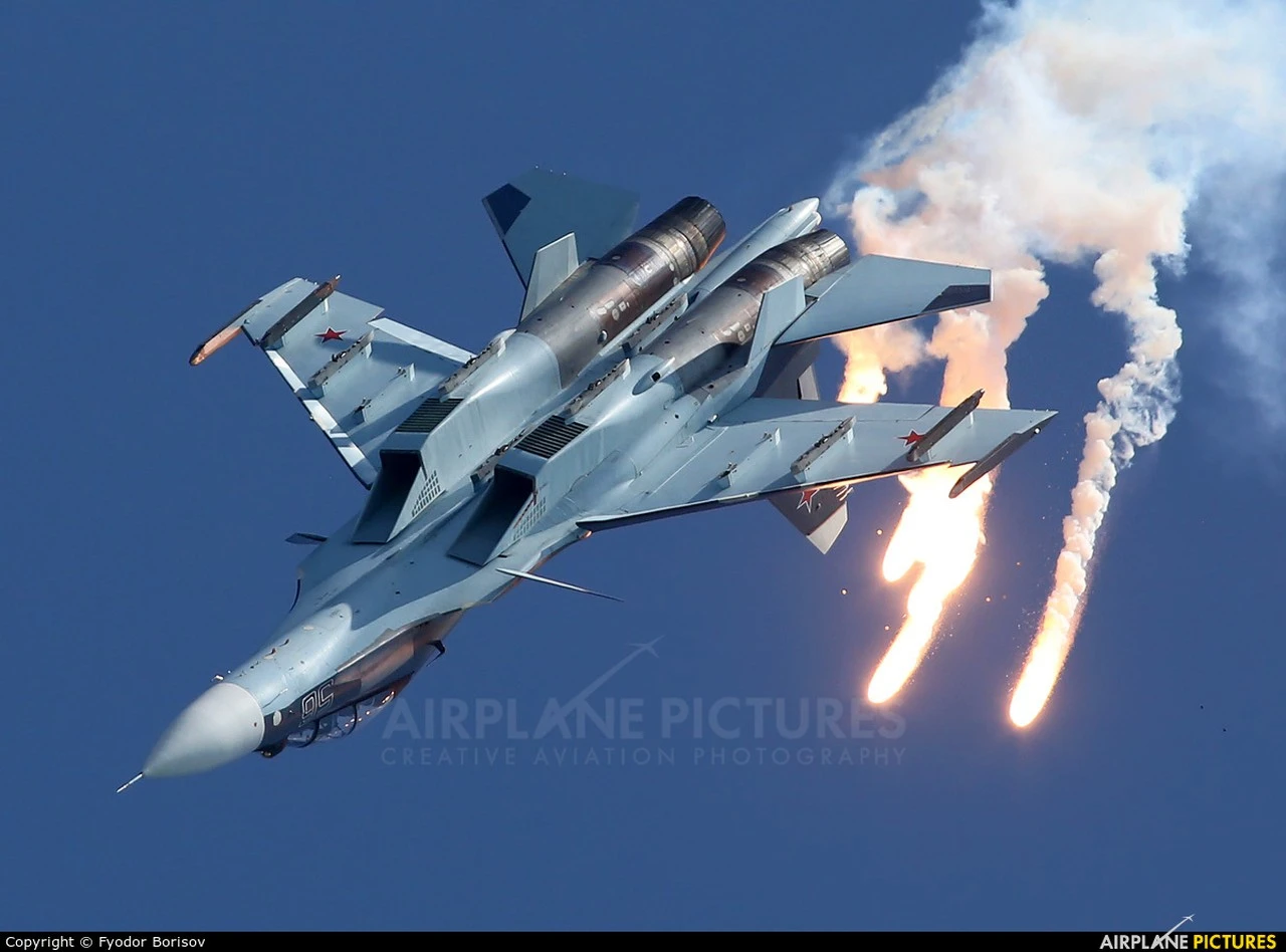 Lần đầu cận chiến máy bay Nga, F-35 tỏ ra thua kém Su-30