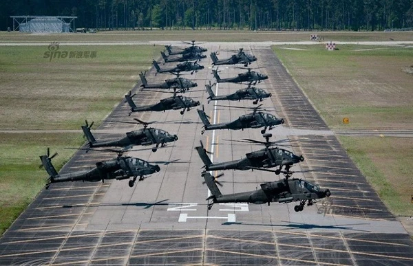 Ảnh dàn trực thăng Apache “khủng” của Vệ binh Quốc gia Mỹ
