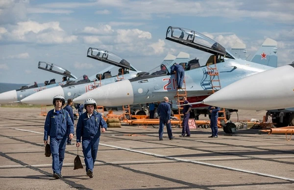 Một ngày với chiến đấu cơ Su-30SM ở vùng Viễn Đông (1)