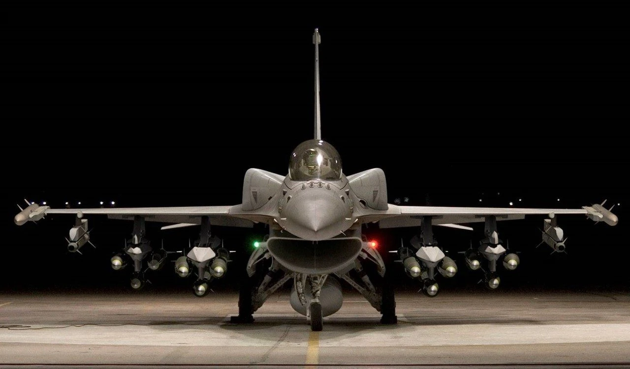 Trung Quốc dè bỉu F-16V Đài Loan vừa đắt vừa kém Su-35