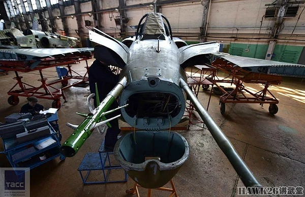 Bất ngờ: Nga hồi sinh Su-24, Su-25 đã vứt ra bãi rác