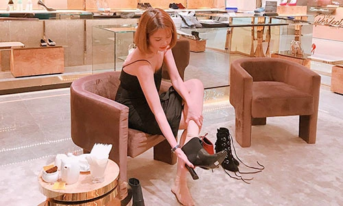 Hot Face sao Việt 24h: Ngọc Trinh chi 2 tỷ mua sắm mừng sinh nhật