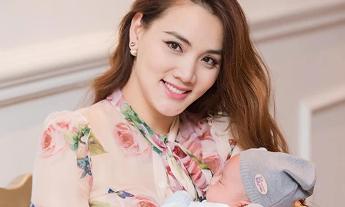 Hot Face sao Việt 24h: Trang Nhung lần đầu khoe con trai
