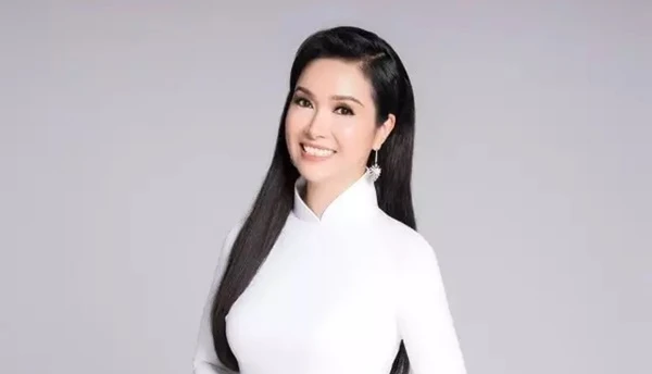 Hoa hậu Việt Nam đầu tiên hạnh phúc bên chồng tiến sĩ