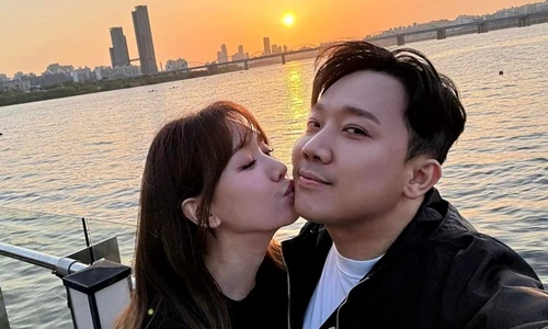 Lỡ nhận show ngày sinh nhật Hari Won, Trấn Thành liền “nịnh” vợ