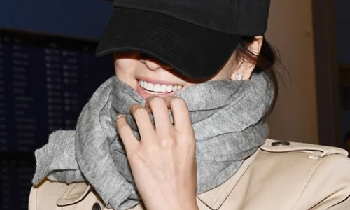 Về nước, Song Hye Kyo không đeo nhẫn cưới, không được chồng tháp tùng