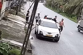 Điều tra người đàn ông chặn đầu ô tô, đánh lái xe bị thương ở Hải Phòng