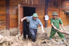 Thủ tướng Phạm Minh Chính thăm hỏi người dân Điện Biên chịu ảnh hưởng mưa lũ